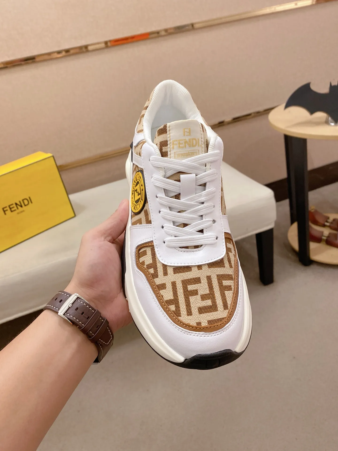 Men's shoes 💰 462💰 (fendi) New style 👊🏻 upper 🇮🇹 imported cowhide fabric 🇩🇪 lining imported sheepskin lining. The original outsole is molded to highlight the identity of every man, and the upper foot is elegant and stable🚶🏻🚶🏻The high-end custom counters reproduce the original version📯No matter the wind or rain, the shoe last remains unchanged and can withstand the verification of time🔍️,🔵 Size: 38-44